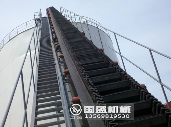 大傾角皮帶機(jī)型號(hào) 大傾角皮帶機(jī)型號(hào)